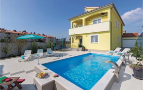 Six-Bedroom Holiday Home in Peroj
